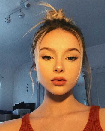 Mia Jenkins