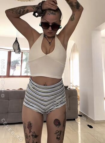 Roxy_Wayne