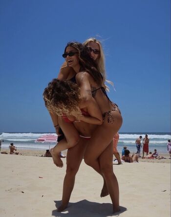 theswolesisterss